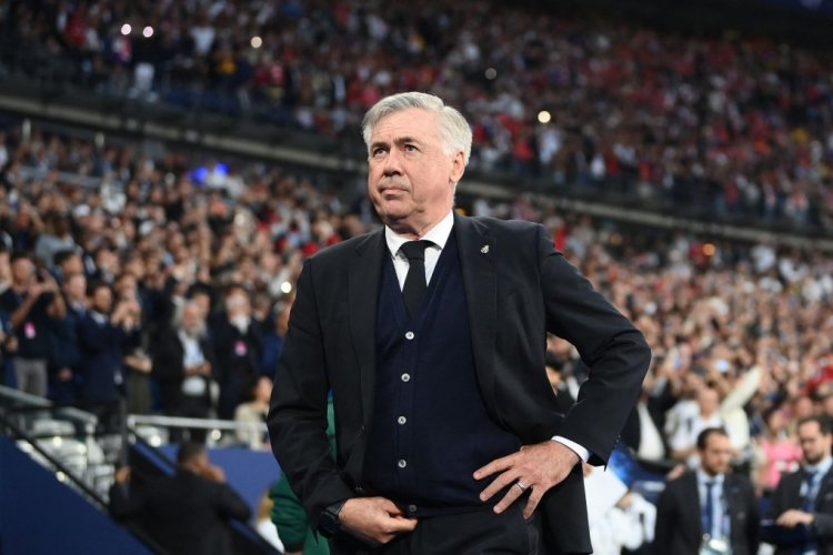 Real Madrid's Italian coach Carlo Ancelotti looks on during the UEFA Champions League final football match between Liverpool and Real Madrid at the Stade de France in Saint-Denis, north of Paris, on May 28, 2022. (Photo by FRANCK FIFE / AFP) (Photo by FRANCK FIFE/AFP via Getty Images)