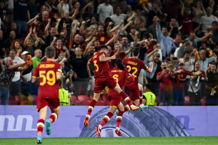 Roma's Italian midfielder Nicolo Zaniolo (R) celebrates with teammates after scoring the team's first goal during the UEFA Europa Conference League final football match between AS Roma and Feyenoord at the Air Albania Stadium in Tirana on May 25, 2022. (Photo by OZAN KOSE / AFP) (Photo by OZAN KOSE/AFP via Getty Images)
