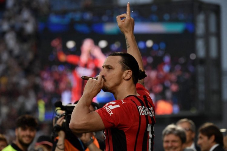 AC Milan's Swedish forward Zlatan Ibrahimovic smokes a cigar during the winner's trophy ceremony after AC Milan won the Italian Serie A football match between Sassuolo and AC Milan, securing the "Scudetto" championship on May 22, 2022 at the Mapei - Citta del Tricolore stadium in Sassuolo. (Photo by Filippo MONTEFORTE / AFP) (Photo by FILIPPO MONTEFORTE/AFP via Getty Images)