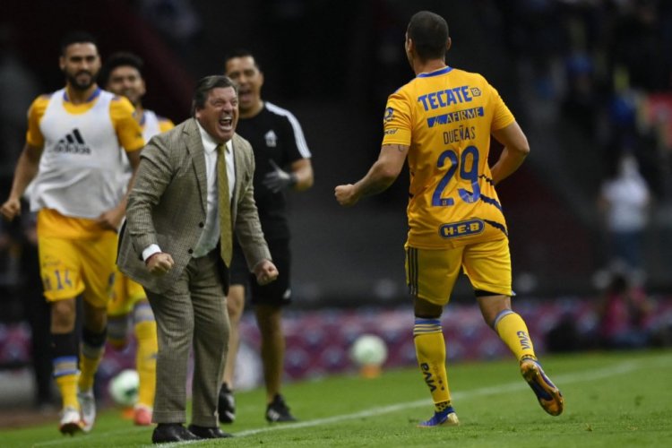 Tigres' midfielder Jesus Duenas (R) celebrates with his his head coach Miguel Herrera after scoring against Cruz Azul during their Mexican Clausura 2022 tournament quarter-final first leg football match, at the Azteca stadium in Mexico City, on May 12, 2022. (Photo by PEDRO PARDO / AFP) (Photo by PEDRO PARDO/AFP via Getty Images)