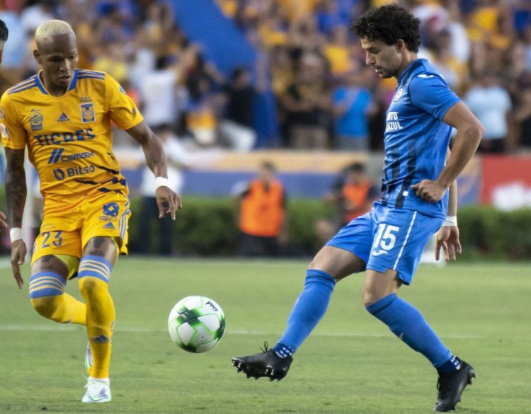Luis Quinones (L) of Tigres vies for the ball with Jose Ignacio Rivero (R) of Cruz Azul during a Mexican Clausura tournament football match at the Universitario stadium in Monterrey, Mexico, on May 15, 2022. (Photo by Julio Cesar AGUILAR / AFP) (Photo by JULIO CESAR AGUILAR/AFP via Getty Images)