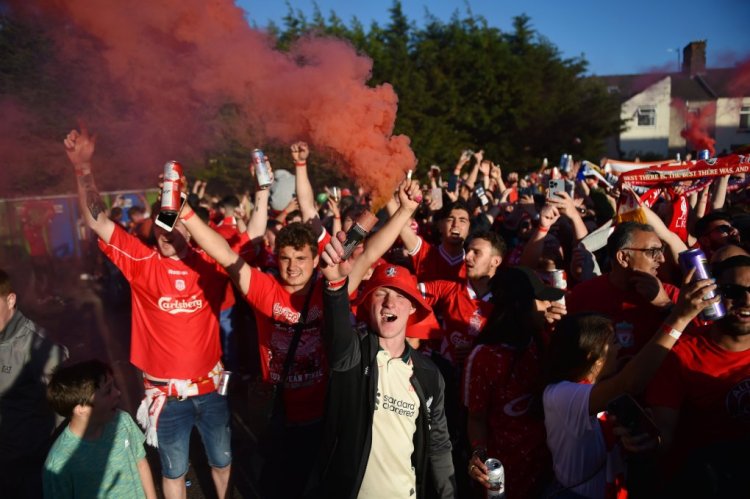 LIVERPOOL, ENGLAND - MAY 28: Fans of Liverpool react as they hold smoke flares as they enjoy the pre-match atmosphere at a local venue as they prepare to watch the UEFA Champions League Final on May 28, 2022 in Liverpool, England. (Photo by Nathan Stirk/Getty Images)