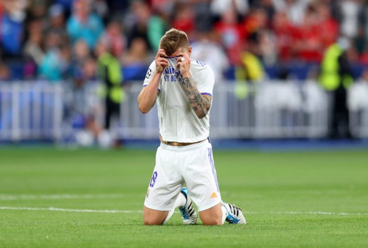PARIS, FRANCE - MAY 28: Toni Kroos of Real Madrid drops to his knees as he celebrates winning the UEFA Champions League final match between Liverpool FC and Real Madrid at Stade de France on May 28, 2022 in Paris, France. (Photo by Catherine Ivill/Getty Images)