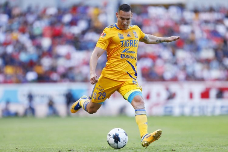 AGUASCALIENTES, MEXICO - APRIL 19: Jesus Duenas of Tigres UANL prepares a shot during the 15th round match between Necaxa and Tigres UANL as part of te Torneo Grita Mexico C22 Liga MX at Victoria Stadium on April 19, 2022 in Aguascalientes, Mexico. (Photo by Leopoldo Smith/Getty Images)