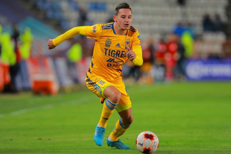 PACHUCA, MEXICO - APRIL 07: Florian Thauvin of Tigres controls the ball during the 9th round match between Pachuca and Tigres UANL as part of the Torneo Grita Mexico C22 Liga MX at Hidalgo Stadium on April 07, 2022 in Pachuca, Mexico. (Photo by Manuel Velasquez/Getty Images)