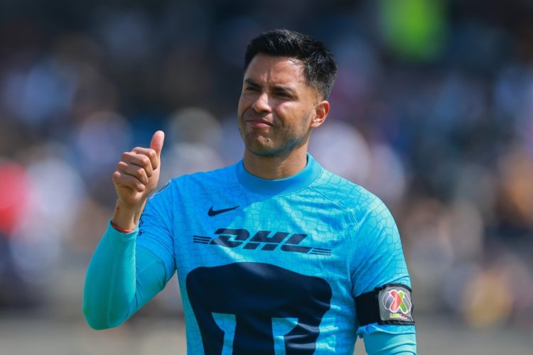 MEXICO CITY, MEXICO - JANUARY 23: Alfredo Talavera #1 of Pumas UNAM gestures during the 3rd round match between Pumas UNAM v Tigres UANL as part of the Torneo Grita Mexico C22 Liga MX at Olimpico Universitario Stadium on January 23, 2022 in Mexico City, Mexico. (Photo by Hector Vivas/Getty Images)