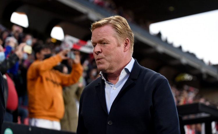 MADRID, SPAIN - OCTOBER 27: Ronald Koeman the coach of Barcelona during the LaLiga Santander match between Rayo Vallecano and FC Barcelona at Campo de Futbol de Vallecas on October 27, 2021 in Madrid, Spain. (Photo by Denis Doyle/Getty Images)