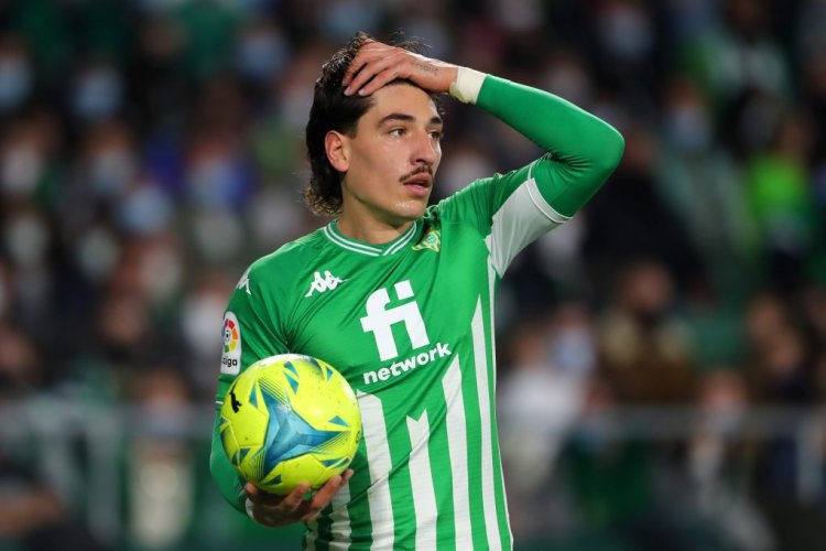 SEVILLE, SPAIN - JANUARY 02: Hector Bellerin of Real Betis reacts  during the LaLiga Santander match between Real Betis and RC Celta de Vigo at Estadio Benito Villamarin on January 02, 2022 in Seville, Spain. (Photo by Fran Santiago/Getty Images)