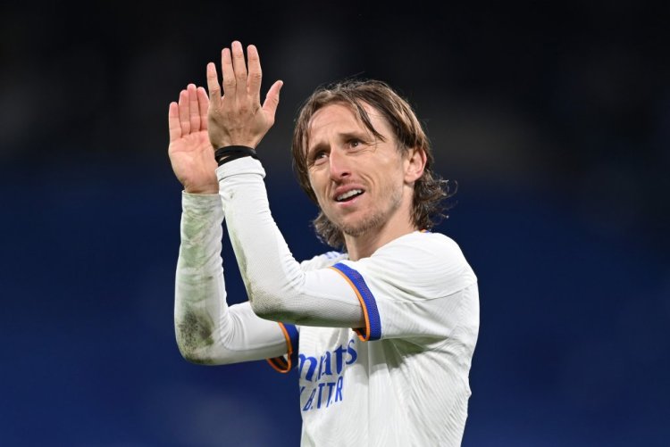 MADRID, SPAIN - APRIL 12:  Luka Modric of Real Madrid acknowledges the crowd after the UEFA Champions League Quarter Final Leg Two match between Real Madrid and Chelsea FC at Estadio Santiago Bernabeu on April 12, 2022 in Madrid, Spain. (Photo by Shaun Botterill/Getty Images)