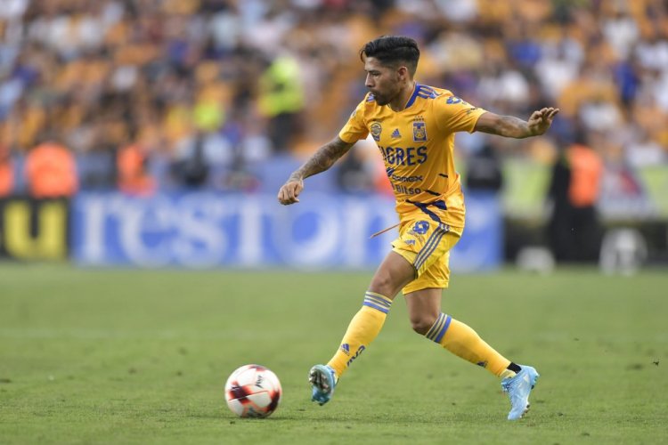 MONTERREY, MEXICO - APRIL 16: Javier Aquino of Tigres drives the ball during the 14th round match between Tigres UANL v Toluca as part of the Torneo Grita Mexico C22 Liga MX at Universitario Stadium on April 16, 2022 in Monterrey, Mexico. (Photo by Azael Rodriguez/Getty Images)