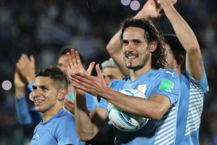 MONTEVIDEO, URUGUAY - MARCH 24: Edinson Cavani of Uruguay celebrates qualifying after winning a match between Uruguay and Peru as part of FIFA World Cup Qatar 2022 Qualifiers at Centenario Stadium on March 24, 2022 in Montevideo, Uruguay. (Photo by Raul Martinez - Pool/Getty Images)