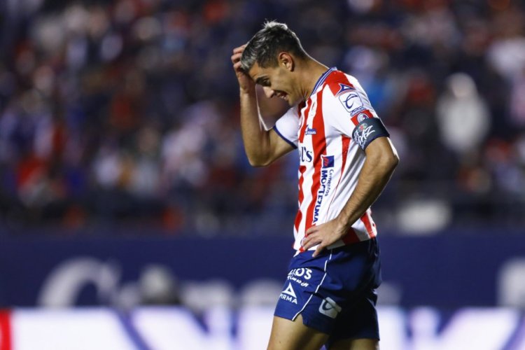 SAN LUIS POTOSI, MEXICO - MARCH 02: German Berterame of Atletico San Luis reacts after a missing a goal oportunity during the 8th round match between Atletico San Luis and Chivas as part of the Torneo Grita Mexico C22 Liga MX at Estadio Alfonso Lastras on March 2, 2022 in San Luis Potosi, Mexico. (Photo by Leopoldo Smith/Getty Images)