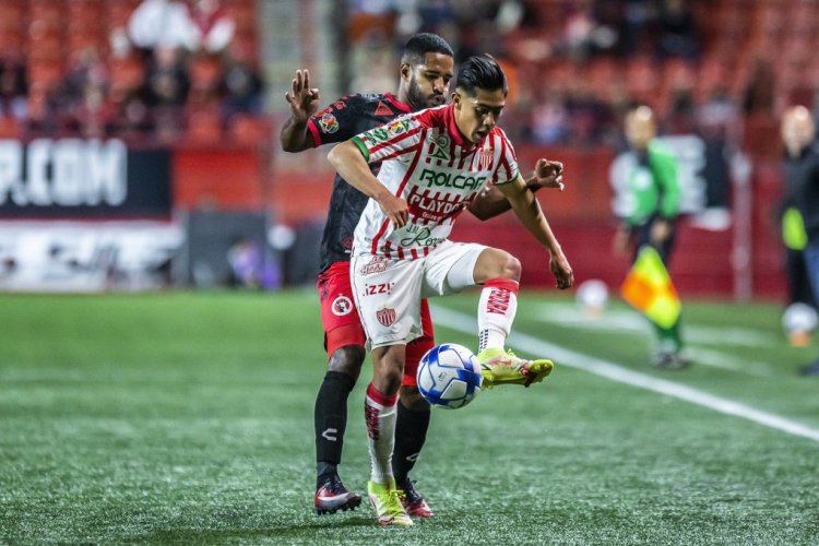 TIJUANA, MEXICO - FEBRUARY 18: Brayan Angulo of Tijuana fights for the ball with Idekel Domínguez during the 6th round match between Club Tijuana and Necaxa as part of the Torneo Grita Mexico C22 Liga MX at Caliente Stadium on February 18, 2022 in Tijuana, Mexico. (Photo by Francisco Vega/Getty Images)