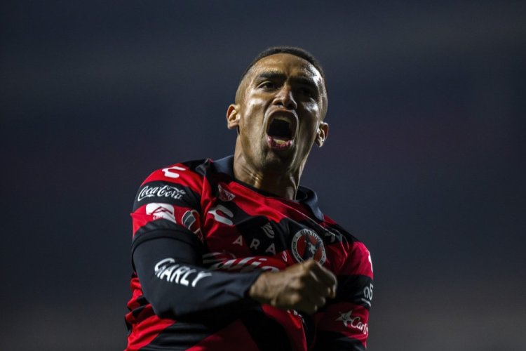 TIJUANA, MEXICO - NOVEMBER 06: Mauro Manotas of Tijuana celebrates after scoring his team's second goal during the 17th round match between Club Tijuana and Pachuca as part of the Torneo Grita Mexico A21 Liga MX at Caliente Stadium on November 6, 2021 in Tijuana, Mexico. (Photo by Francisco Vega/Getty Images)
