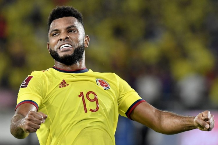 BARRANQUILLA, COLOMBIA - SEPTEMBER 09: Miguel Borja of Colombia celebrates after scoring the second goal of his team during a match between Colombia and Chile as part of South American Qualifiers for Qatar 2022 at Estadio Metropolitano on September 09, 2021 in Barranquilla, Colombia. (Photo by Gabriel Aponte/Getty Images)