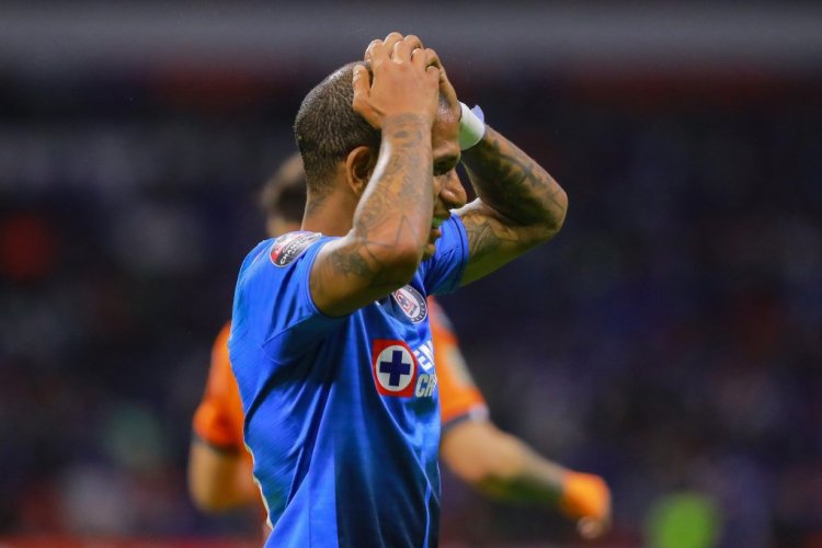 MEXICO CITY, MEXICO - FEBRUARY 24: Romulo Otero of Cruz Azul gestures during the round of 16 2nd leg match between Cruz Azul and Forge FC as part of the Concacaf Champions League 2022 at Azteca Stadium on February 24, 2022 in Mexico City, Mexico. (Photo by Manuel Velasquez/Getty Images)