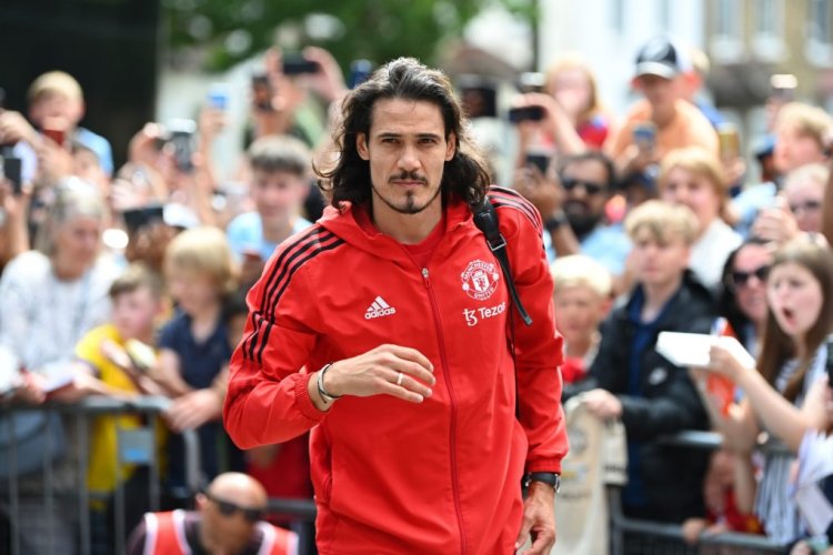 LONDON, ENGLAND - MAY 22: Edinson Cavani of Manchester United arrives at the stadium prior to the Premier League match between Crystal Palace and Manchester United at Selhurst Park on May 22, 2022 in London, England. (Photo by Alex Broadway/Getty Images)