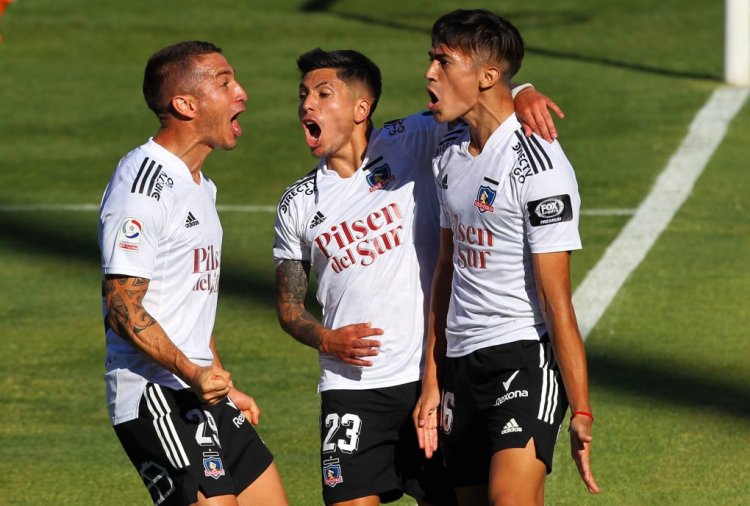 Picture released by Photosport showing Colo Colo's Argentine Pablo Solari (R) celebrating with teammates after scoring against Universidad de Concepcion during their Chilean National Championship relegation play-off at the Fiscal de Talca stadium in Talca, Chile, on February 17, 2021. - Colo Colo defeated Concepcion 1-0 to avoid relegation. (Photo by Dragomir YANKOVIC / PHOTOSPORT / AFP) / Chile OUT / RESTRICTED TO EDITORIAL USE (Photo by DRAGOMIR YANKOVIC/PHOTOSPORT/AFP via Getty Images)