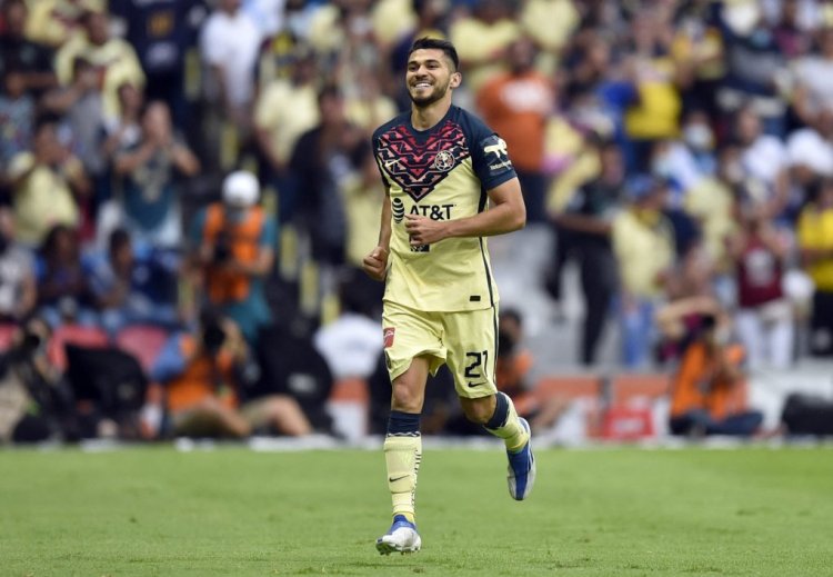 America's Mexican forward Henry Martin celebrates after scoring a goal against Puebla during their Mexican Clausura football tournament quarter-final second leg match, at the Azteca stadium in Mexico City on May 14, 2022. (Photo by Alfredo ESTRELLA / AFP) (Photo by ALFREDO ESTRELLA/AFP via Getty Images)