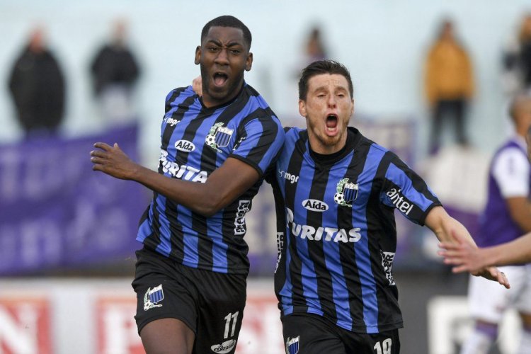 Liverpool's Gonzalo Carneiro (L) celebrates with his teammate Santiago Romero after scoring against Fenix during the Uruguayan Apertura 2022 football tournament match at the Beldevere stadium in Montevideo, on June 5, 2022. (Photo by PABLO PORCIUNCULA / AFP) (Photo by PABLO PORCIUNCULA/AFP via Getty Images)