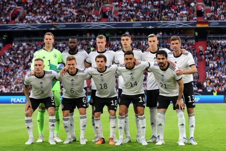 MUNICH, GERMANY - JUNE 07: Germany players pose for a team photo prior to the UEFA Nations League League A Group 3 match between Germany and England at Allianz Arena on June 07, 2022 in Munich, Germany. The German national team will play the match in the Women’s national kit in support of their upcoming UEFA Women’s European Championship campaign. (Photo by Alex Grimm/Getty Images)