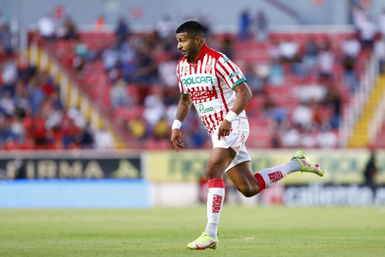 AGUASCALIENTES, MEXICO - APRIL 15: Rodrigo Aguirre of Necaxa celebrates after scoring the fourth goal of his team during the 14th round match between Necaxa and Atletico San Luis as part of the Torneo Grita Mexico C22 Liga MX at Victoria Stadium on April 15, 2022 in Aguascalientes, Mexico. (Photo by Leopoldo Smith/Getty Images)