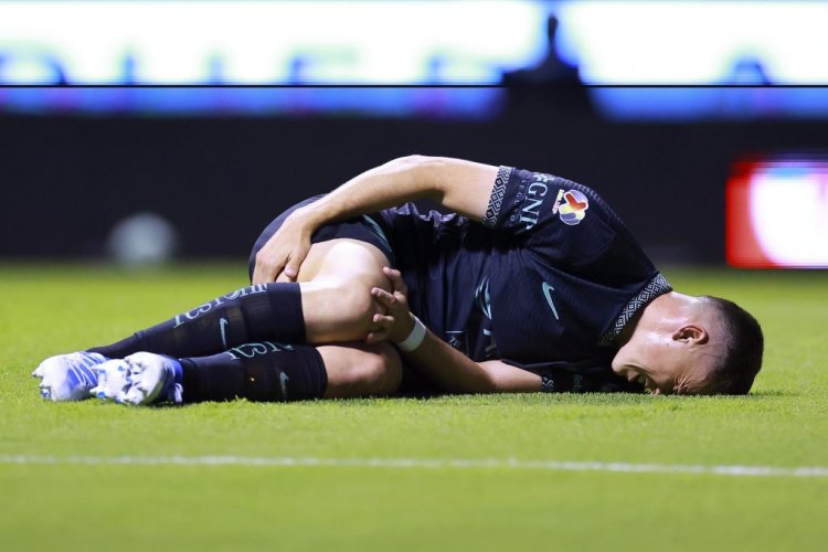 PUEBLA, MEXICO - MAY 11: Federico Viñas of America reacts in pain during the quarterfinals first leg match between Puebla and America as part of the Torneo Grita Mexico C22 Liga MX at Cuauhtemoc Stadium on May 11, 2022 in Puebla, Mexico. (Photo by Hector Vivas/Getty Images)