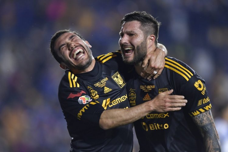 MONTERREY, MEXICO - MARCH 02: Juan Vigón of Tigres (L) celebrates with teammate André-Pierre Gignac after scoring his team's second goal during the 8th round match between Tigres UANL and Cruz Azul as part of the Torneo Grita Mexico C22 Liga MX at Universitario Stadium on March 02, 2022 in Monterrey, Mexico. (Photo by Azael Rodriguez/Getty Images)