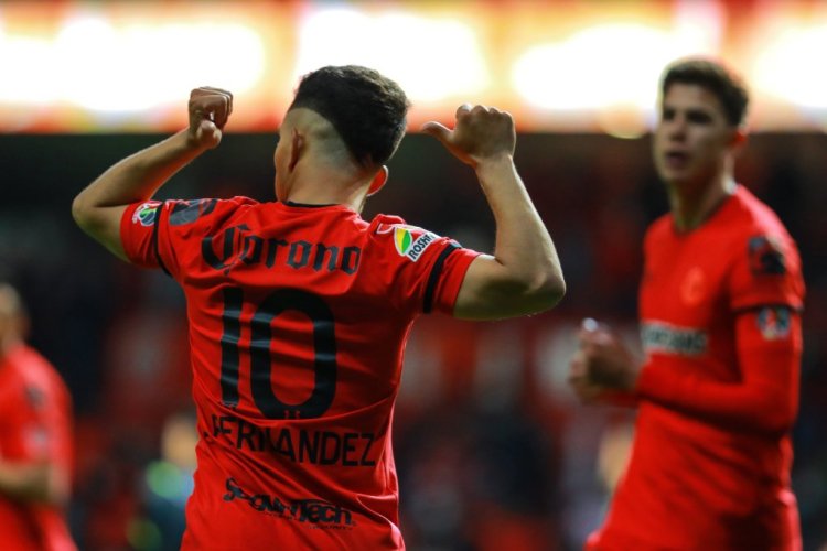 TOLUCA, MEXICO - APRIL 09: Leonardo Fernández of Toluca celebrates after scoring the tying goal during the 13th round match between Toluca and Chivas as part of the Torneo Grita Mexico C22 Liga MX at Nemesio Diez Stadium on April 09, 2022 in Toluca, Mexico. (Photo by Manuel Velasquez/Getty Images)