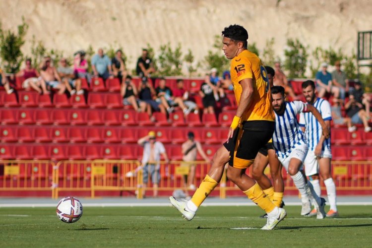 BENIDORM, SPAIN - JULY 20: Raul Jimenez of Wolverhampton Wanderers scores their team's first goal from the penalty spot during a pre-season friendly match between Deportivo Alaves and Wolverhampton Wanderers at Estadio Camilo Cano on July 20, 2022 in Benidorm, Spain. (Photo by Aitor Alcalde/Getty Images)