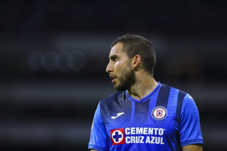 MEXICO CITY, MEXICO - FEBRUARY 12: Alejandro Mayorga of Cruz Azul looks on during the 5th round match between Cruz Azul and Necaxa as part of the Torneo Grita Mexico C22 Liga MX at Azteca Stadium on February 12, 2022 in Mexico City, Mexico. (Photo by Agustin Cuevas/Getty Images)