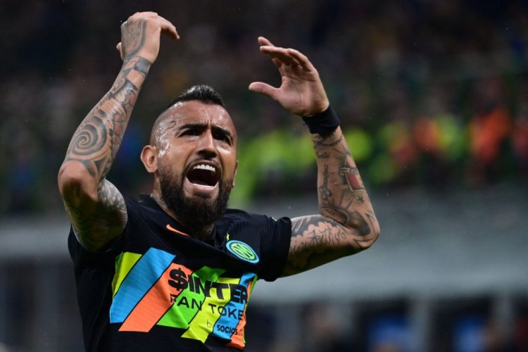 Inter Milan's Chilean midfielder Arturo Vidal reacts during the Italian Serie A football match between Inter and Empoli on May 6, 2022 at the San Siro stadium in Milan. (Photo by MIGUEL MEDINA / AFP) (Photo by MIGUEL MEDINA/AFP via Getty Images)