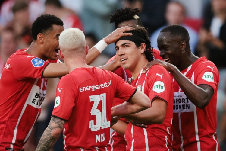Erick Gutierrez of PSV Eindhoven celebrates 2-0 with his teammates during the Dutch Eredivisie match between PSV Eindhoven and NEC at Phillips stadium in Eindhoven, Netherlands, on May 11, 2022. - - Netherlands OUT (Photo by Jeroen Putmans / ANP / AFP) / Netherlands OUT (Photo by JEROEN PUTMANS/ANP/AFP via Getty Images)