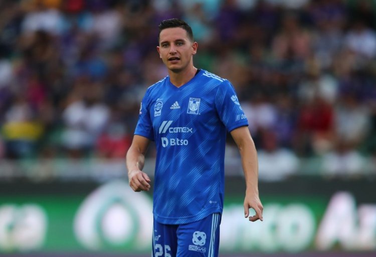 MAZATLAN, MEXICO - JULY 08: Florian Thauvin of Tigres gesturesduring the 2nd round match between Mazatlan FC and Tigres UANL as part of the Torneo Apertura 2022 Liga MX at Kraken Stadium on July 08, 2022 in Mazatlán, Mexico. (Photo by Sergio Mejia/Getty Images)