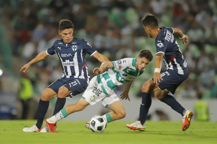 TORREON, MEXICO - SEPTEMBER 26: Jordan Carrillo of Santos (C) struggles for the ball with Maximiliano Meza (R) and Arturo Gonzalez of Monterrey during the 10th round match between Santos Laguna and Monterey as part of the Torneo Grita Mexico A21 Liga MX at Corona Stadium on September 26, 2021 in Torreon, Mexico. (Photo by Manuel Guadarrama/Getty Images)