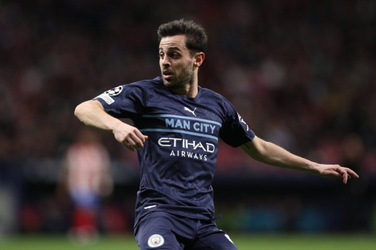 MADRID, SPAIN - APRIL 13: Bernardo Silva of Manchester City FC in action during the UEFA Champions League Quarter Final Leg Two match between Atletico Madrid and Manchester City at Wanda Metropolitano on April 13, 2022 in Madrid, Spain. (Photo by Gonzalo Arroyo Moreno/Getty Images)