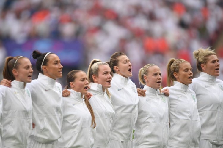 LONDON, ENGLAND - JULY 31: England players sing their national anthem prior to the UEFA Women's Euro 2022 final match between England and Germany at Wembley Stadium on July 31, 2022 in London, England. (Photo by Harriet Lander/Getty Images)