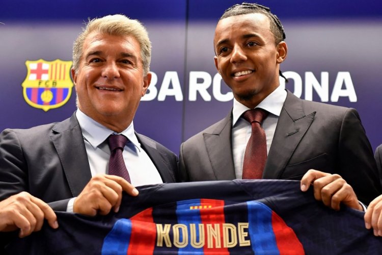 FC Barcelona's new french defender Jules Kounde (R) poses for pictures holding his new jersey with Barcelona's Spanish President Joan Laporta during a press conference as part of his presentation ceremony at the Joan Gamper training ground in Sant Joan Despi, near Barcelona, on August 1, 2022. (Photo by Pau BARRENA / AFP) (Photo by PAU BARRENA/AFP via Getty Images)