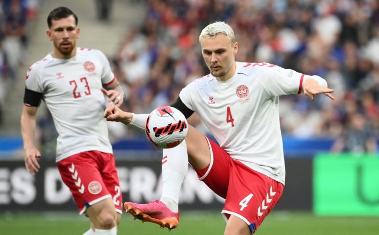 Denmark's defender Victor Nelsson (R) controls the ball during the UEFA Nations League - League A Group 1 first leg football match between France and Denmark at the Stade de France in Saint-Denis, north of Paris, on June 3, 2022. (Photo by Franck FIFE / AFP) (Photo by FRANCK FIFE/AFP via Getty Images)