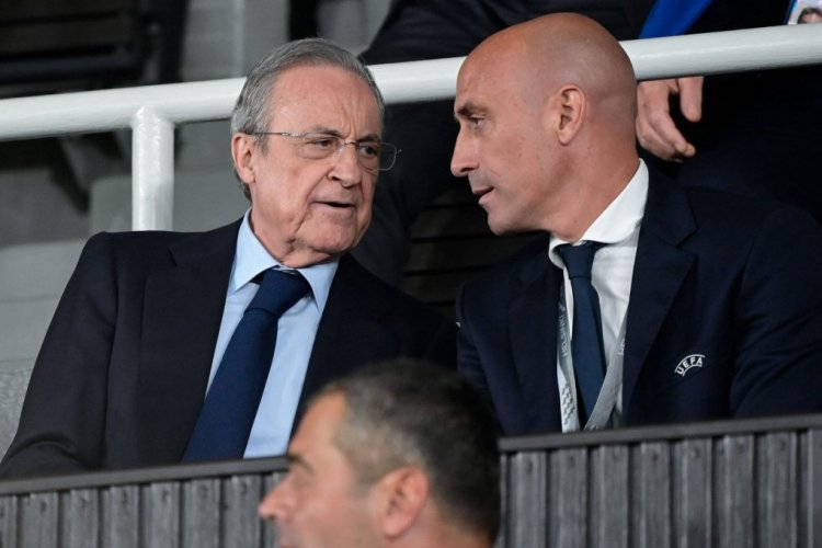 Real Madrid President Florentino Perez (L) speaks with Spanish FA President Luis Rubiales prior to the UEFA Super Cup football match between Real Madrid vs Eintracht Frankfurt in Helsinki, on August 10, 2022. (Photo by JAVIER SORIANO / AFP) (Photo by JAVIER SORIANO/AFP via Getty Images)