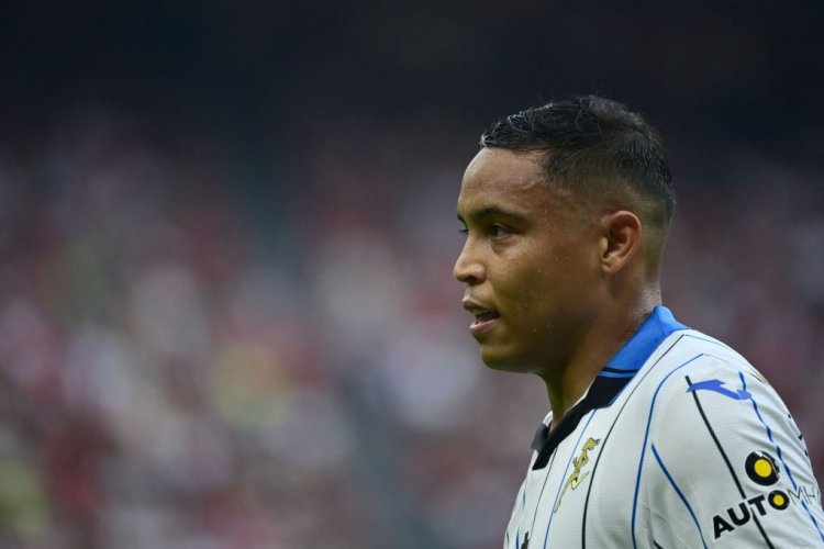 Atalanta's Colombian forward Luis Muriel looks on during the Italian Serie A football match between AC Milan and Atalanta Bergamo at the San Siro stadium in Milan on May 15, 2022. (Photo by MIGUEL MEDINA / AFP) (Photo by MIGUEL MEDINA/AFP via Getty Images)