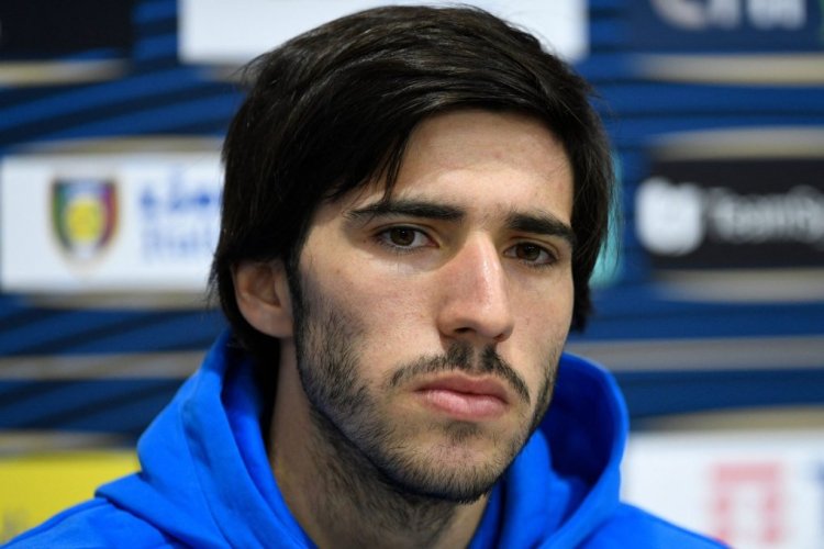 Italy's midfielder Sandro Tonali attends a press conference at Molineux Stadium in Wolverhampton, central England on June 10, 2022 on the eve of thier UEFA Nations League match against England. (Photo by Oli SCARFF / AFP) (Photo by OLI SCARFF/AFP via Getty Images)