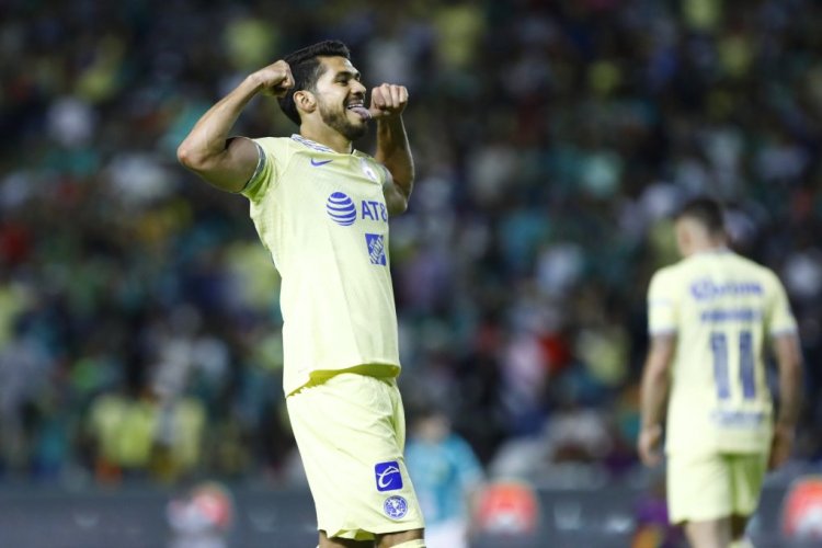 LEON, MEXICO - JULY 31: Henry Martin of America celebrates after scoring his team's second goal during the 6th round match between Leon and America as part of the Torneo Apertura 2022 Liga MX at Leon Stadium on July 31, 2022 in Leon, Mexico. (Photo by Leopoldo Smith/Getty Images)