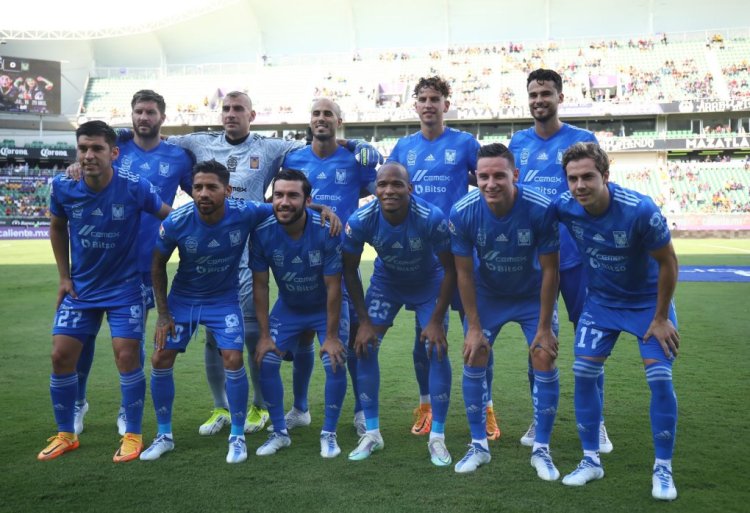 MAZATLAN, MEXICO - JULY 08: Players of Tigres pose prior the 2nd round match between Mazatlan FC and Tigres UANL as part of the Torneo Apertura 2022 Liga MX at Kraken Stadium on July 08, 2022 in Mazatlan, Mexico. (Photo by Sergio Mejia/Getty Images)