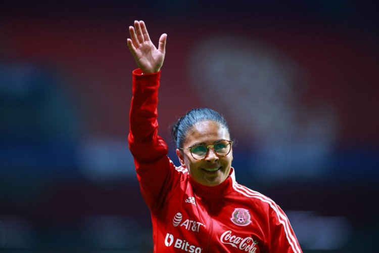 TOLUCA, MEXICO - APRIL 12: Monica Vergara, head coach of Mexico waves at the fans during the Concacaf W Qualifier match between Mexico and Puerto Rico at Nemesio Diez Stadium on April 12, 2022 in Toluca, Mexico. (Photo by Hector Vivas/Getty Images)