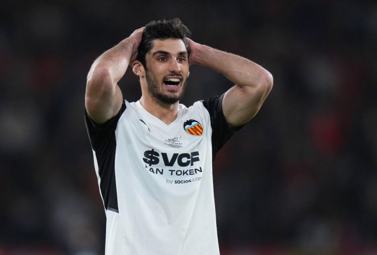 SEVILLE, SPAIN - APRIL 23: Goncalo Guedes of Valencia CF reacts during the Copa del Rey final match between Real Betis and Valencia CF at Estadio La Cartuja on April 23, 2022 in Seville, Spain. (Photo by Angel Martinez/Getty Images)