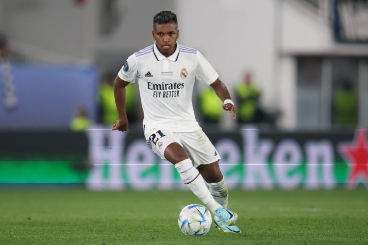 HELSINKI, FINLAND - AUGUST 10: Rodrygo of Real Madrid controls the ball during the Real Madrid CF v Eintracht Frankfurt - UEFA Super Cup Final 2022 at Helsinki Olympic Stadium on August 10, 2022 in Helsinki, Finland. (Photo by Alex Grimm/Getty Images )