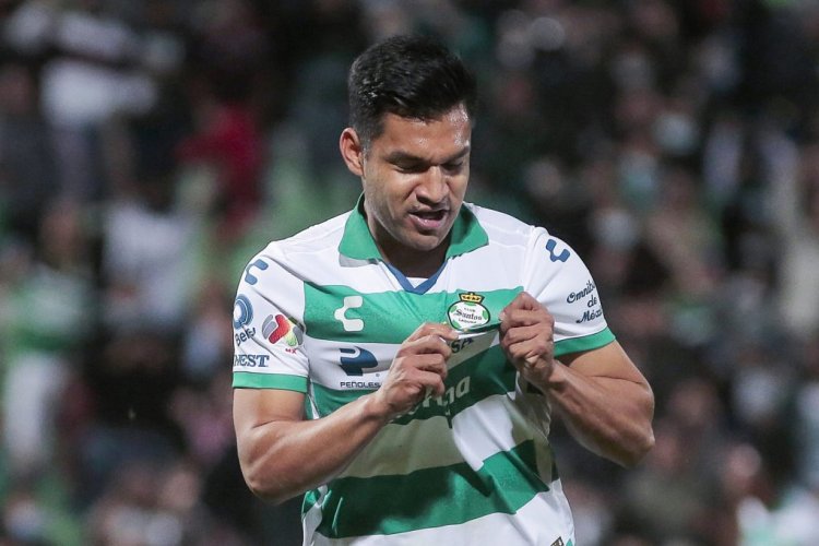 TORREON, MEXICO - NOVEMBER 25: Eduardo Aguirre of Santos celebrates after scoring the second goal of his team during the quarterfinals first leg match between Santos Laguna and Tigres UANL as part of the Torneo Grita Mexico A21 Liga MX at Corona Stadium on November 25, 2021 in Torreon, Mexico. (Photo by Manuel Guadarrama/Getty Images)