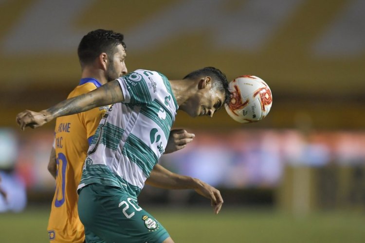 MONTERREY, MEXICO - SEPTEMBER 12: Hugo Rodríguez #20 of Santos heads the ball while followed by Andre-Pierre Gignac #10 of Tigres during the 10th round match between Tigres UANL and Santos Laguna as part of the Torneo Guard1anes 2020 Liga MX at Universitario Stadium on September 12, 2020 in Monterrey, Mexico. (Photo by Azael Rodriguez/Getty Images)