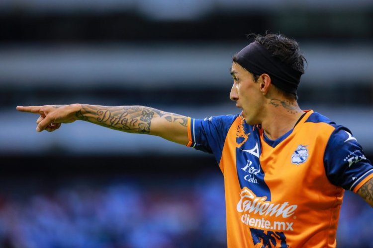 MEXICO CITY, MEXICO - JULY 23: Omar Fernández of Puebla gestures during the 4th round match between Cruz Azul and Puebla as part of the Torneo Apertura 2022 Liga MX at Azteca Stadium on July 23, 2022 in Mexico City, Mexico. (Photo by Manuel Velasquez/Getty Images)